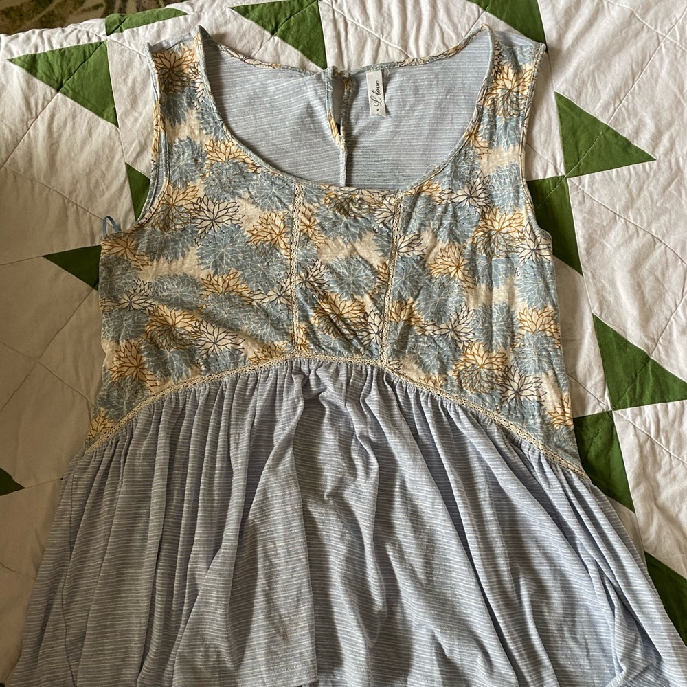 Boutique sleeveless high low blouse